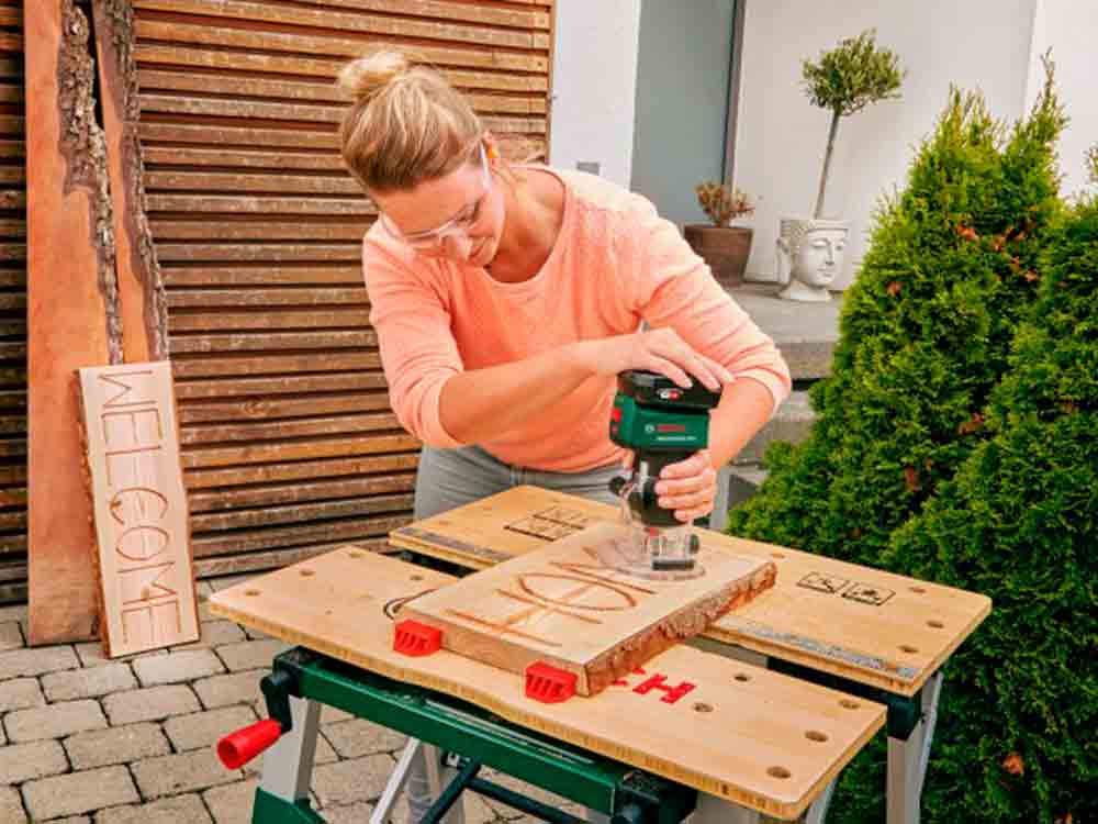 Strong addition in the “18V Power for All System”: First cordless trim router from Bosch for DIYers