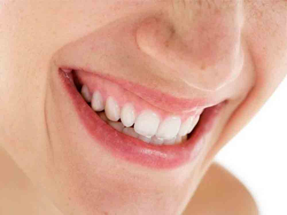 Zahnimplantat richtig pflegen und die Haltbarkeit verlängern