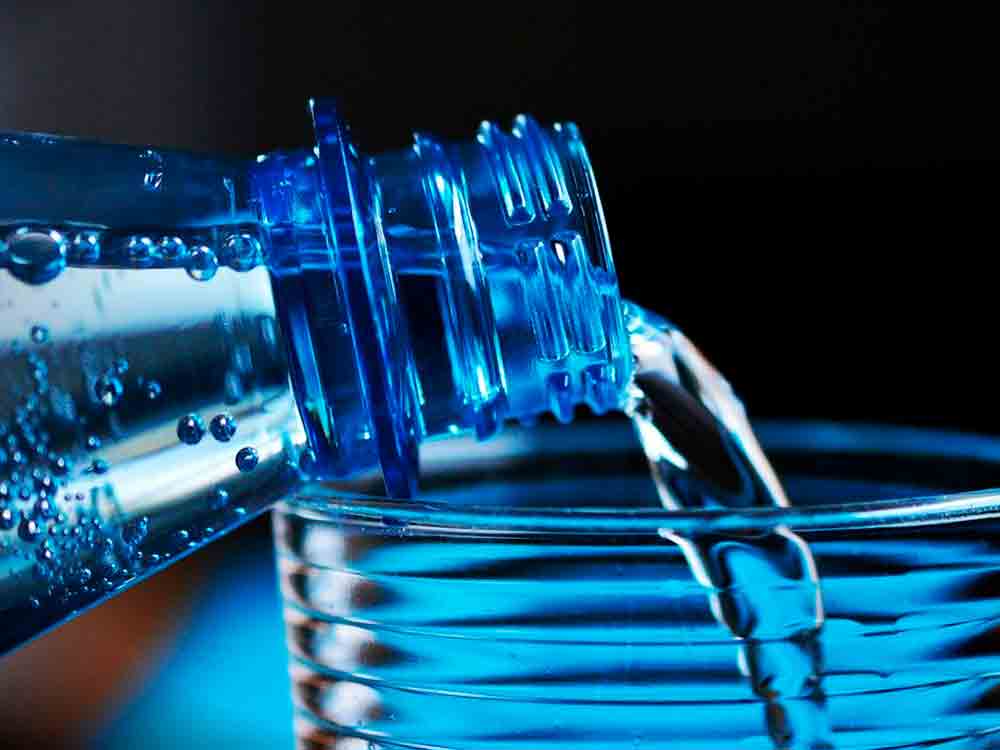Nestlé nimmt Vittel Wasser in Einweg Plastik vom deutschen Markt,großer Erfolg für Klimaschutz und Ressourcenschutz