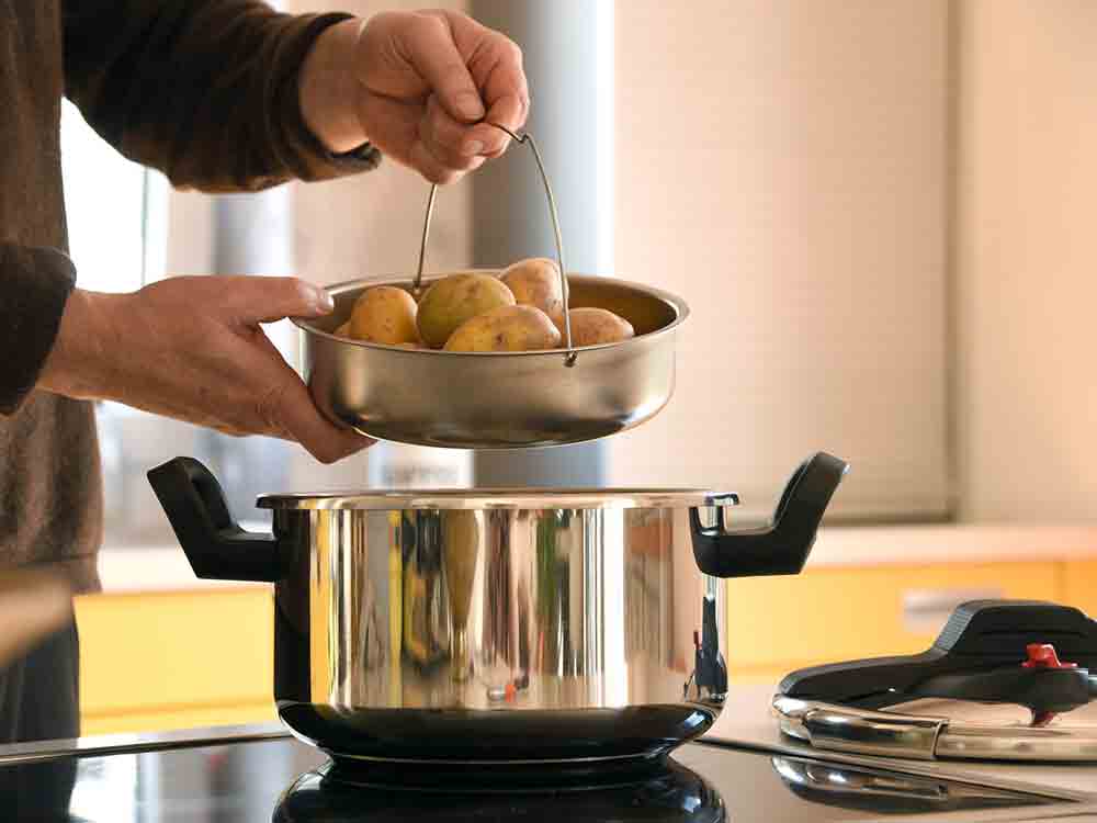 TÜV Süd sorgt für Sicherheit bei Schnellkochtöpfen, Comeback eines Klassikers unter den Küchengeräten