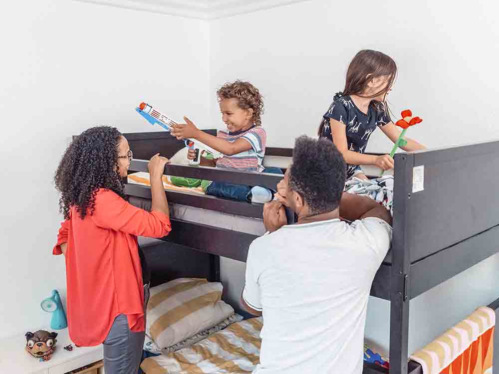 Chaos im Kinderzimmer, diese Tipps erleichtern das Aufräumen, Audio