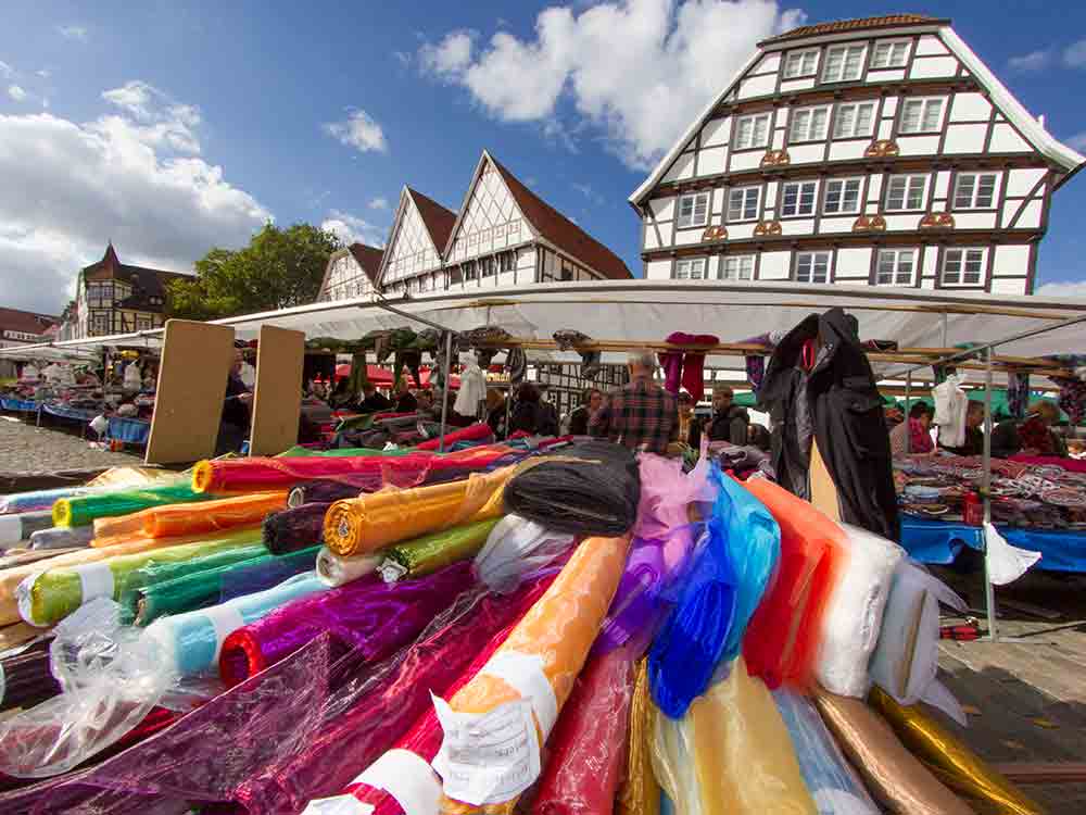 Frühjahrsstoffe in Hülle und Fülle, jetzt schon Termin für den deutsch holländischen Stoffmarkt in Soest vormerken