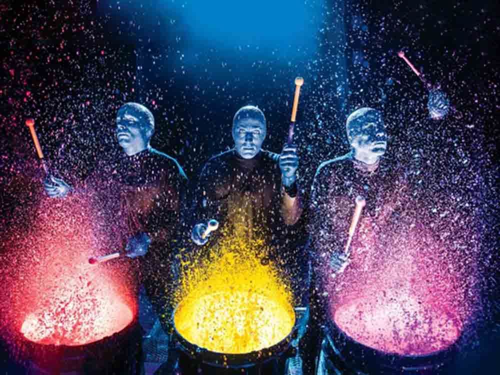 Blue Man Group feiert 15 jähriges Jubiläum im Stage Bluemax Theater mit neuer Show