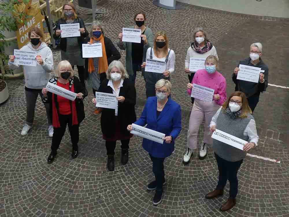 Foto Kampagne, »Gütersloh braucht Feminismus – ich bin dabei!«
