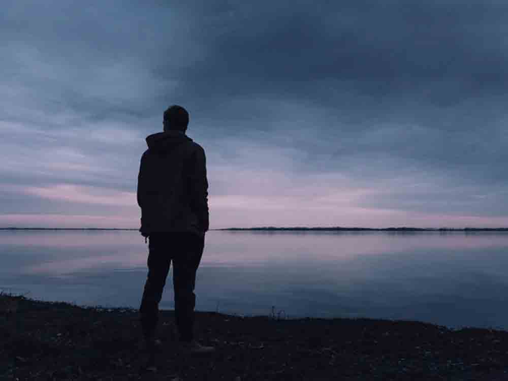 Wie man richtig mit Einsamkeit umgeht: Tipps, um Einsamkeit zu überwinden