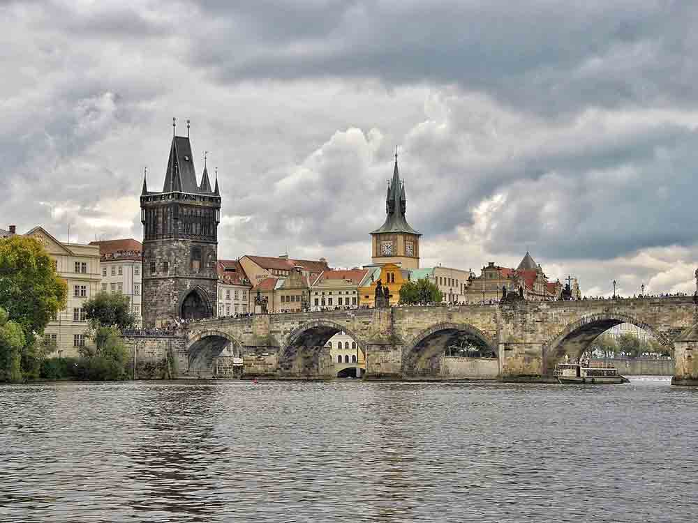 Alasdair Lindsay <alasdair@journalistic.org> 
Vom Brandenburger Tor bis zum Louvre: Ranking der kultiviertesten europäischen Städte
An: guetsel@me.com