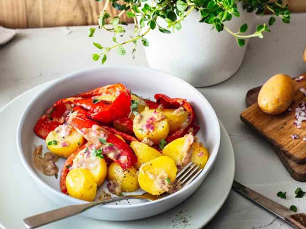 Picknick Klassiker, Kartoffelsalat, Rezept für erfrischenden Kartoffel Paprika Salat