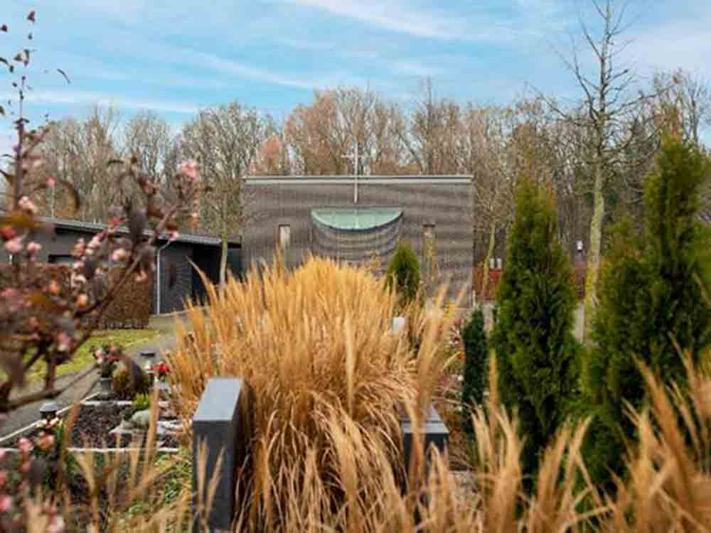 Kostenlose Führung über den kommunalen Friedhof in Herzebrock, Begräbnisort und Grünanlage