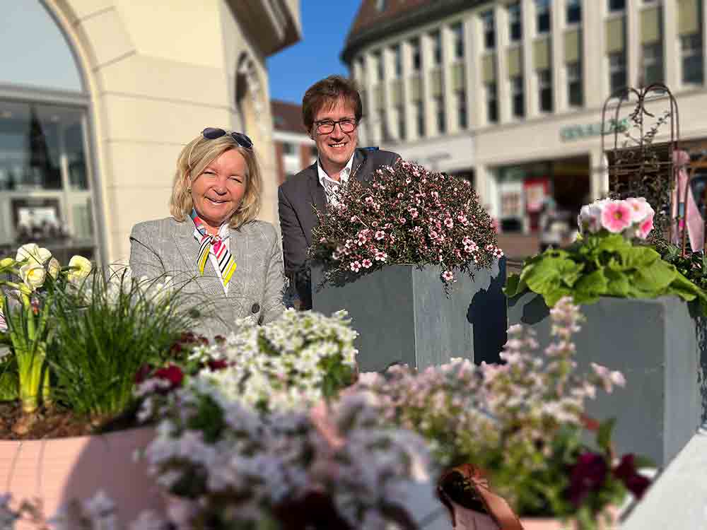 Gütersloh, mit Blumen das Leben feiern, 15 Jahre gemeinsam gegen Brustkrebs