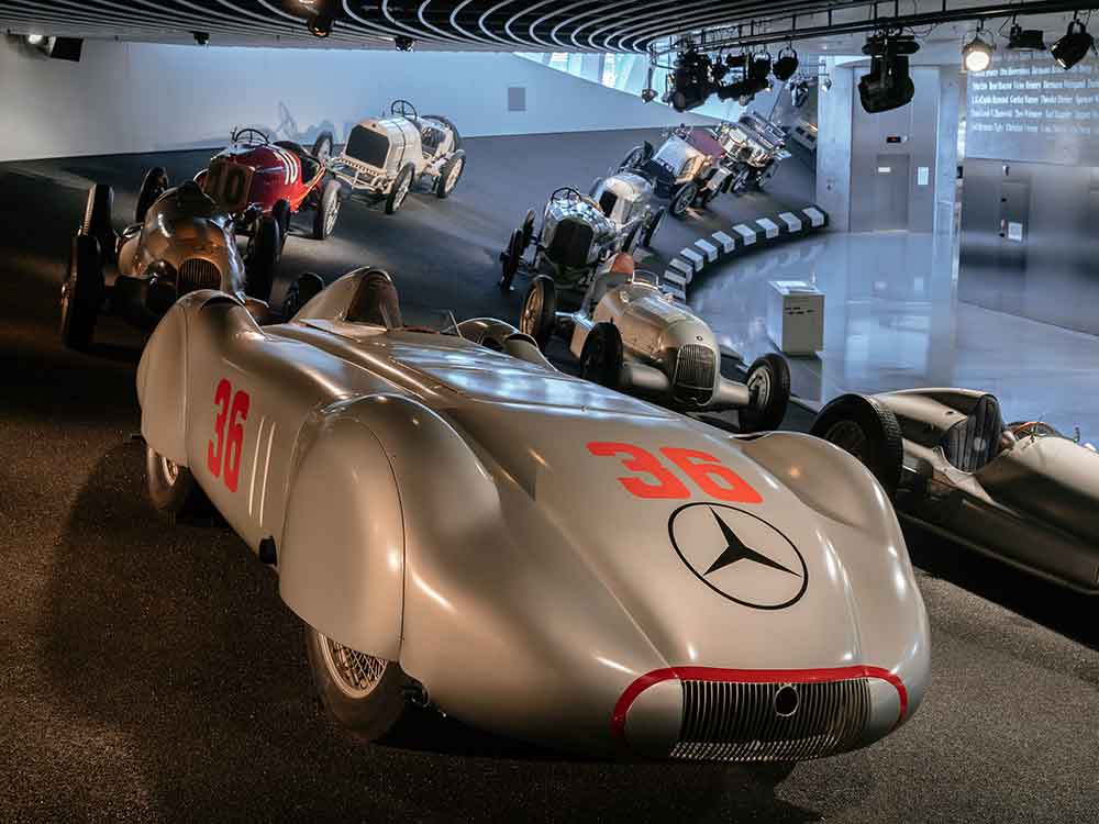 Wie schnell macht die Stromlinienform 1937 einen Mercedes Benz Silberpfeil?