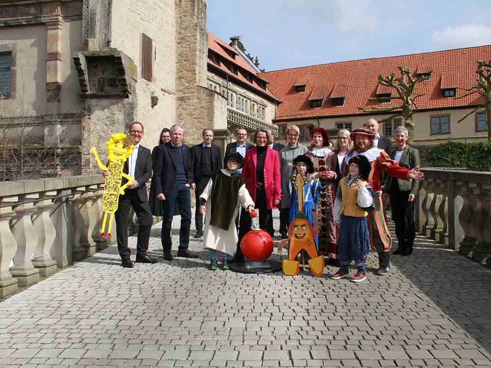 Weserrenaissance Museum Schloss Brake, Lemgo, Ministerin Ina Scharrenbach zeigt sich begeistert von dem Projekt  Gesichter der Weserrenaissance