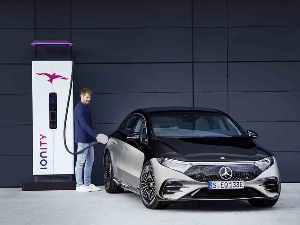 Mercedes me Charge, Mercedes Benz treibt Elektromobilität mit vereinfachten Ladetarifen voran