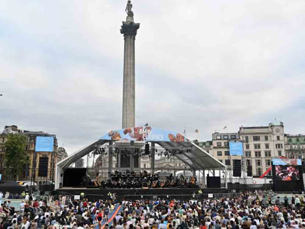 Sir Simon Rattle dirigiert BMW Classics 2022. Kostenfreies Sommer Open Air Konzert mit dem London Symphony Orchestra