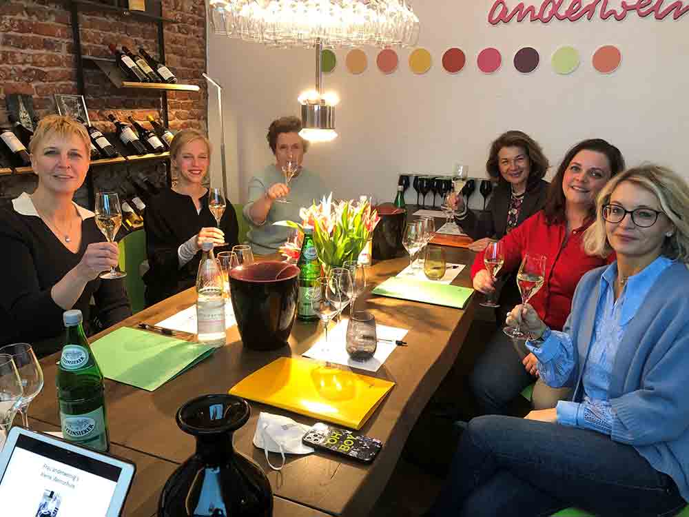 Fortbildung für die Geschmacksknospen, Familienunternehmerinnen trafen sich zum Weinseminar