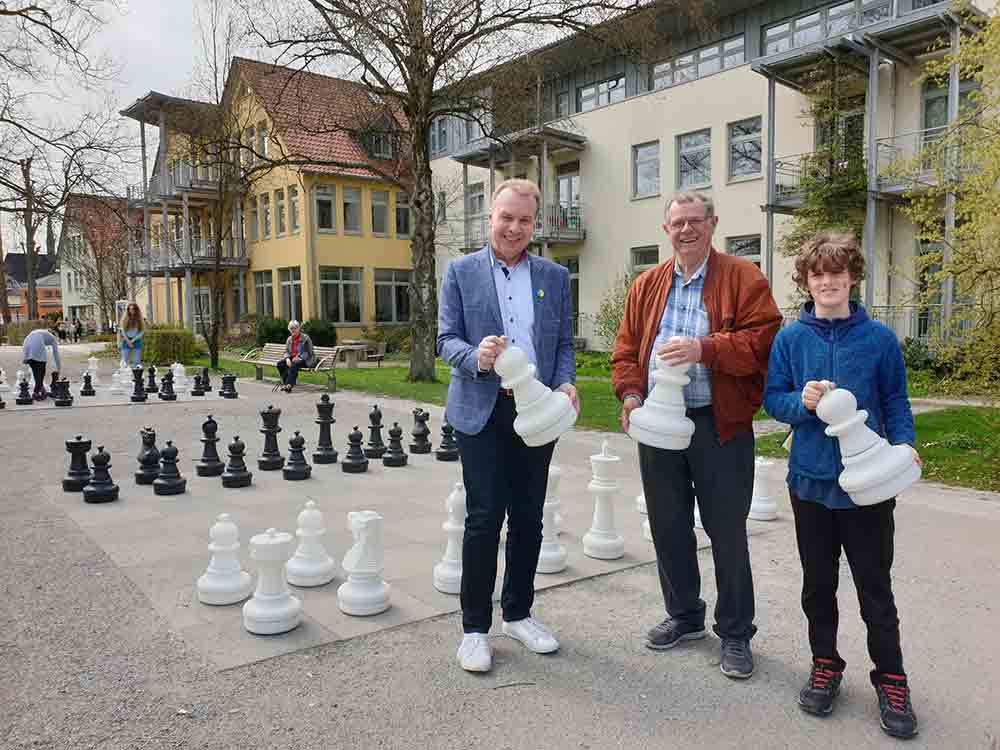 Bad Lippspringe, neue Schachfiguren im Arminiuspark