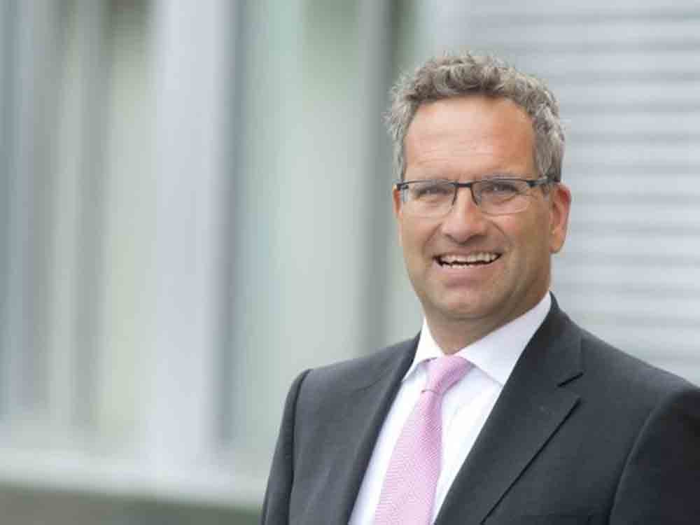 Nach 18 Jahren an der Spitze des Fraunhofer IBP, Prof. Klaus Peter Sedlbauer beendet seine Tätigkeit als Institutsleiter