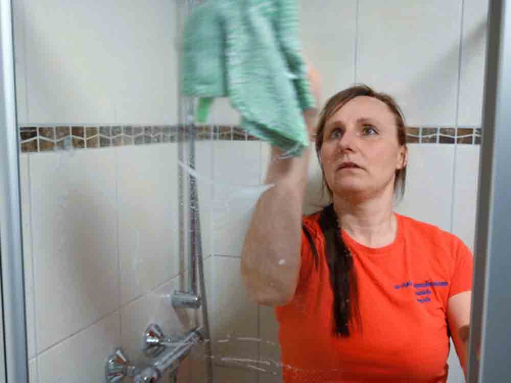 Putzen, Schrubben, wenig Lohn, ZDF Reportage über die Reinigungsbranche