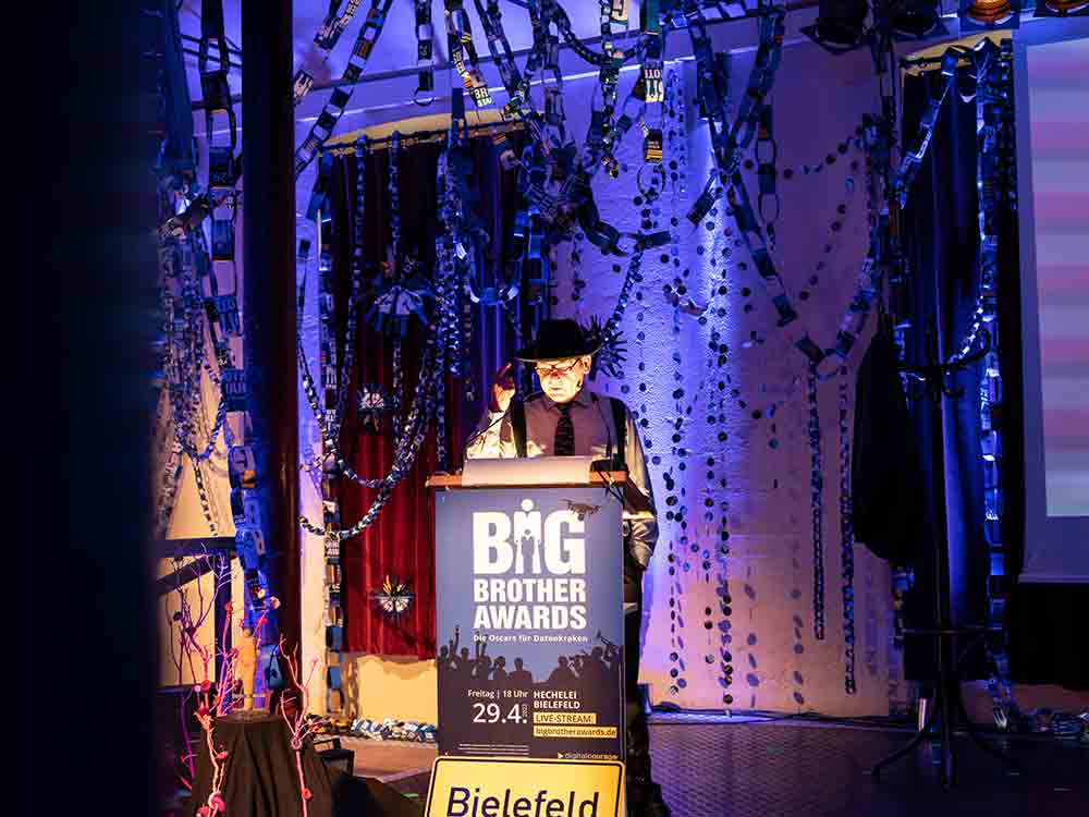 Bielefeld, Lieferando und Klarna erhalten Big Brother Awards 2022