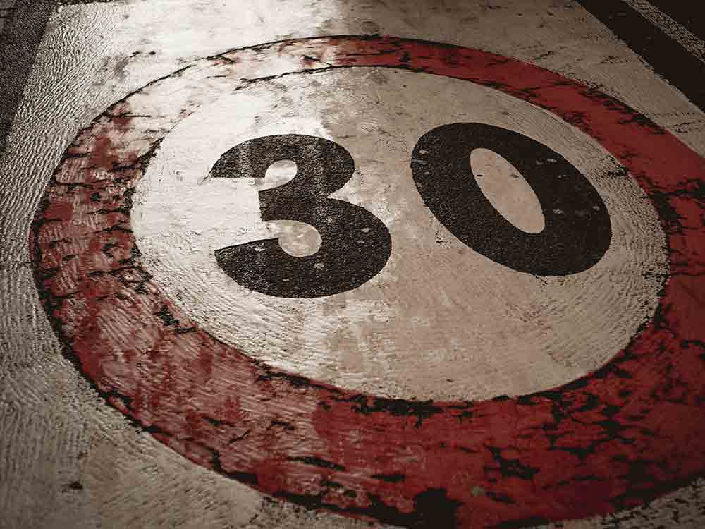 »Tempo 30, wenn es sinnvoll ist«, Kommentar von Charlotte Bauer zu Tempo 30 Zonen auf Hauptverkehrsstraßen