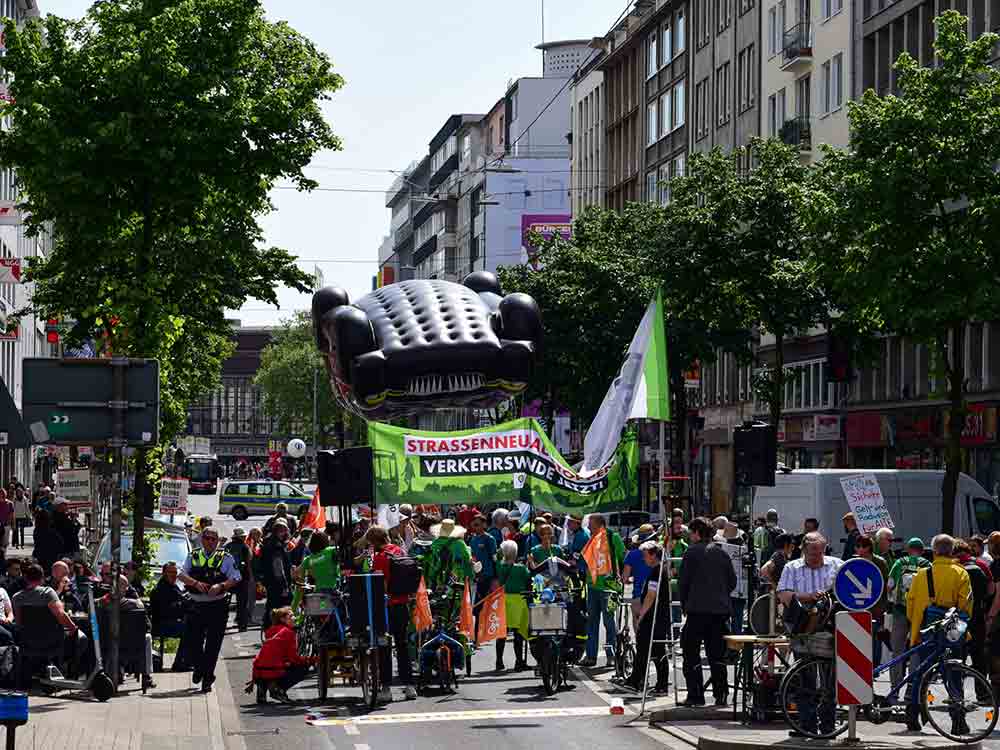 5.000 demonstrieren vor NRW Landtag für Verkehrswende, Mai 2022