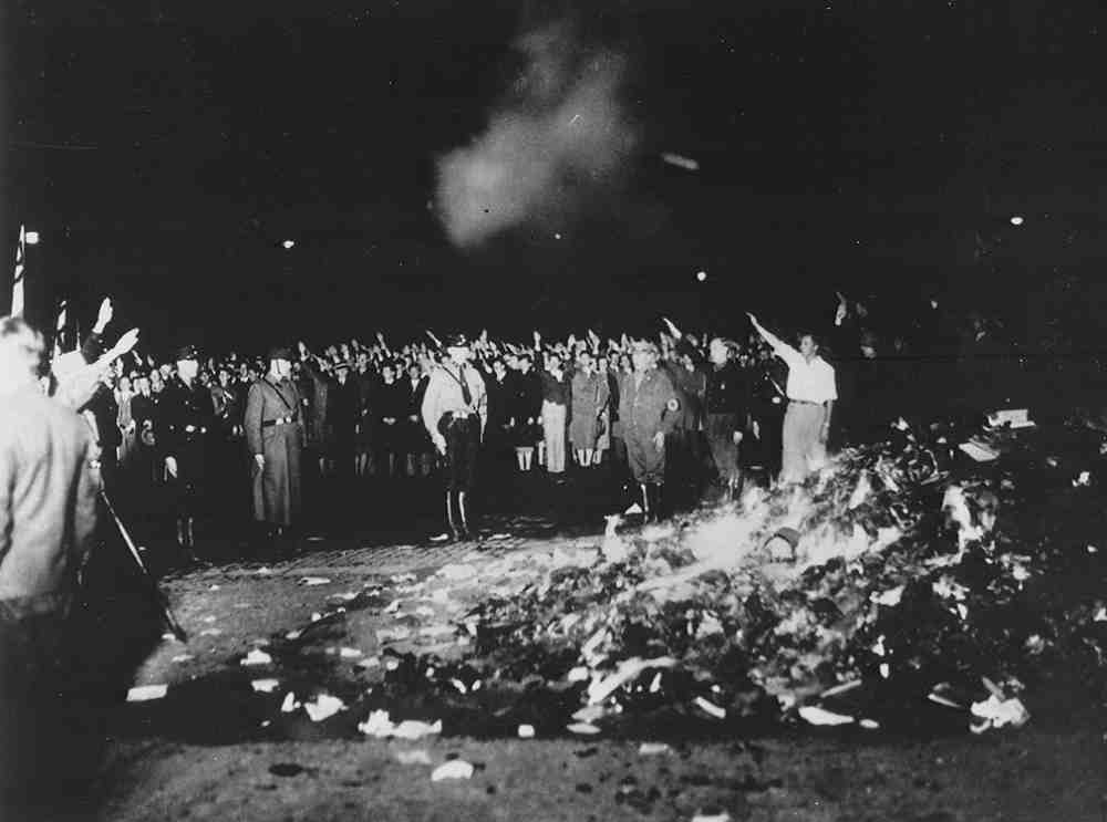 Gütersloh, Leseabend mit aktuellen Bezügen und Erinnerung an die Bücherverbrennungen 1933