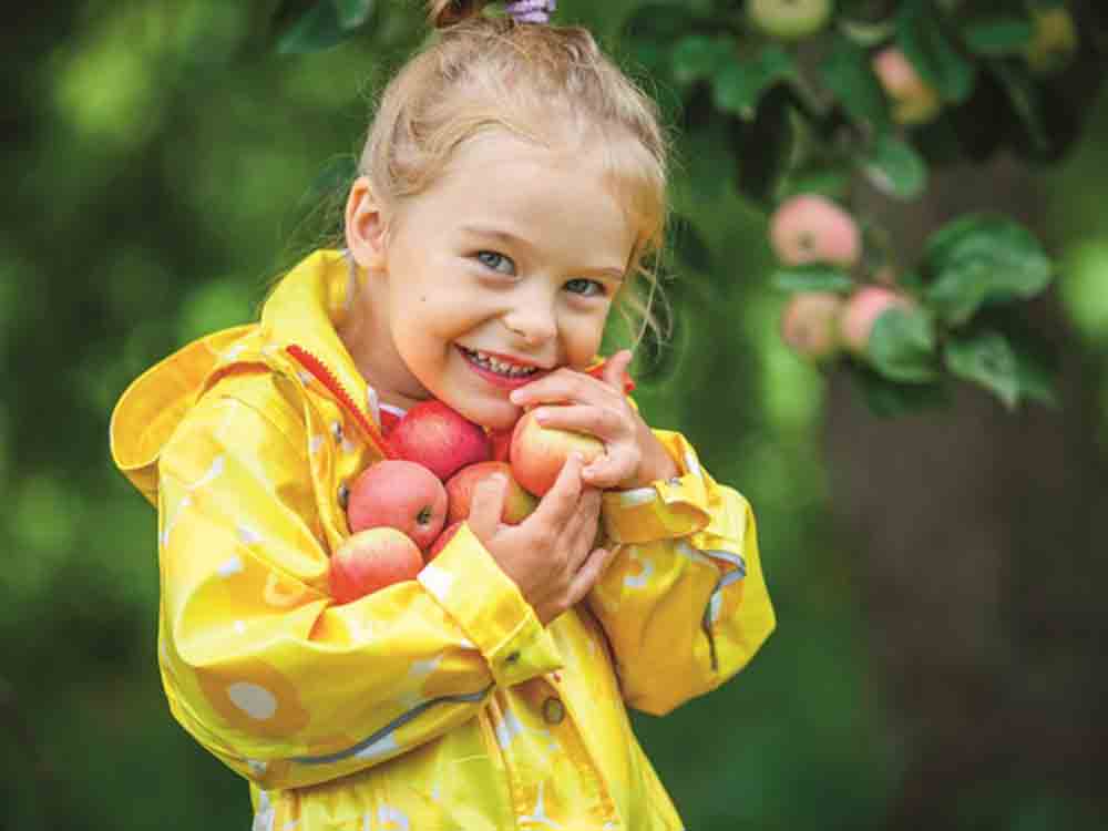 Zusätzliche Lidl Spende an die Bioland Stiftung durch den Verkauf von Bioland Äpfeln