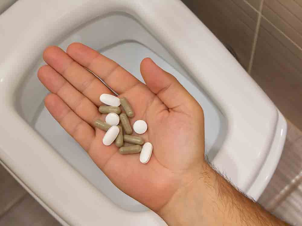 Abgelaufene Medikamente nicht einnehmen und sicher entsorgen, Medikamente können nach Ablauf des Verfallsdatums gesundheitsschädlich sein