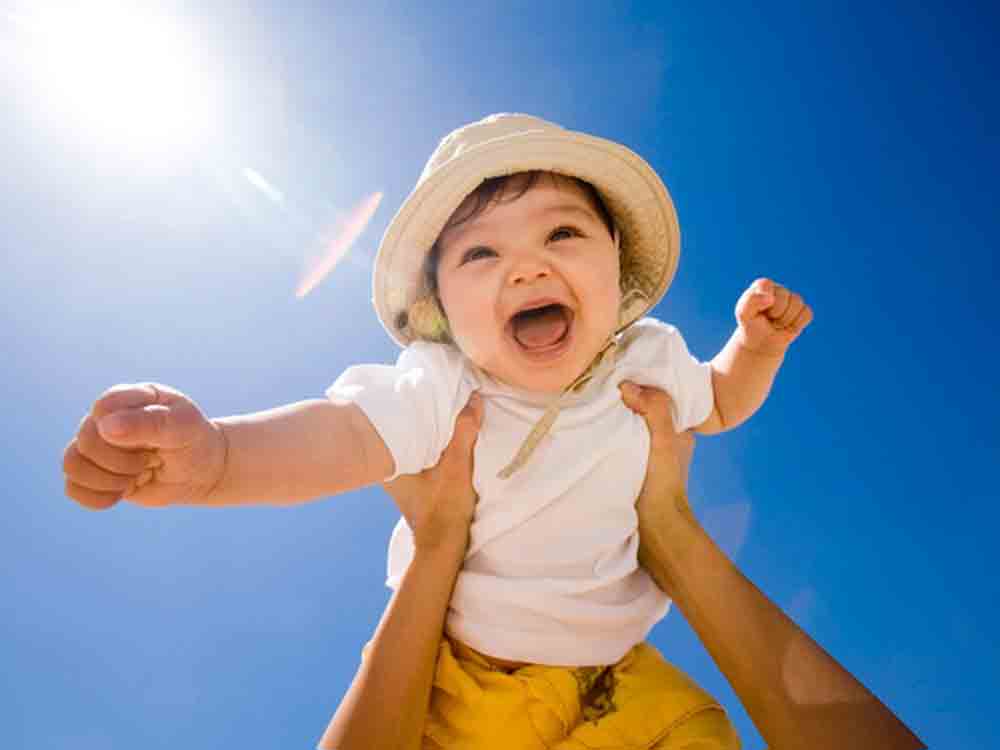 Viel hilft viel, so schützen Eltern ihr Kind vor Sonnenbrand