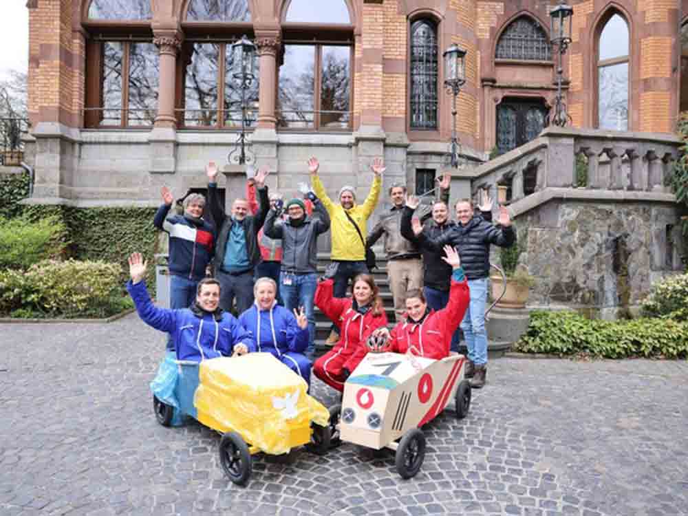 Düsseldorf, sogar selbstgebaute Seifenkisten helfen den Menschen in der Ukraine