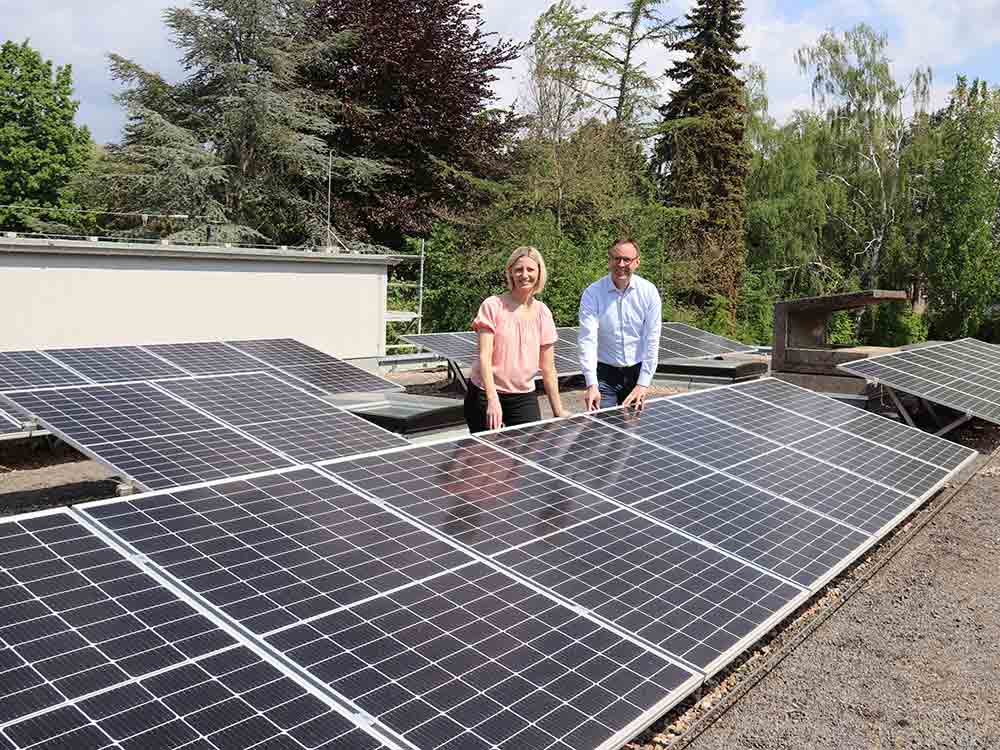 Rheda-Wiedenbrück, neue Photovoltaik Anlage auf Trauerhalle