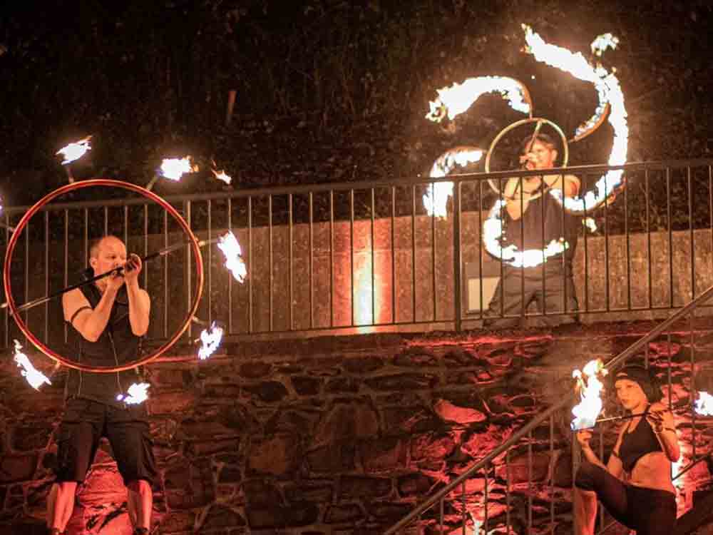 Märkischer Kreis, Kultur trifft Feuer im Innenhof des Deutschen Drahtmuseums, Sommerevent »Wire On Fire« im Juli 2022