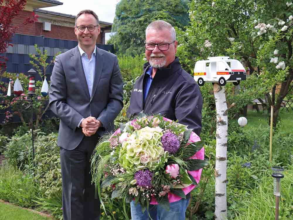 Rheda Wiedenbrück, Bürgermeister dankt Hans-Albert Lange für jahrelanges Engagement beim DLRG