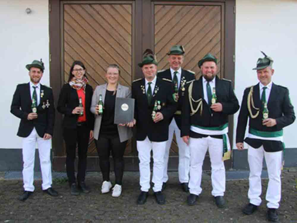 Auf die gemeinsame Zukunft, Partnerschaft der Altenfelder Schützenverein mit der Warsteiner Brauerei verlängert