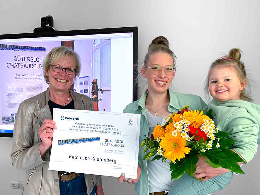 Reise in die Partnerstadt Châteauroux, Katharina Rautenberg gewinnt Hauptpreis beim Quiz zur Ausstellung »Zwei Wege – ein Europa«