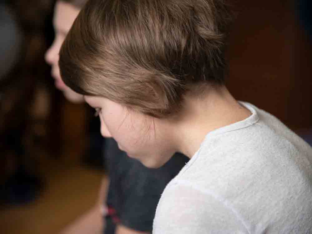 Psychosoziale Hilfe für ukrainische Kinder und Jugendliche per Handy, Angebot der SOS Kinderdörfer zusammen mit dem Start up »krisenchat«