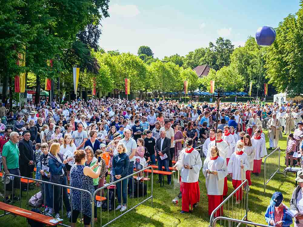 »Ein wunderbares Bild von Kirche«, »Mit Gott in der Welt …«, rund 1.600 Menschen feiern 14. Kinderwallfahrt im Erzbistum Paderborn