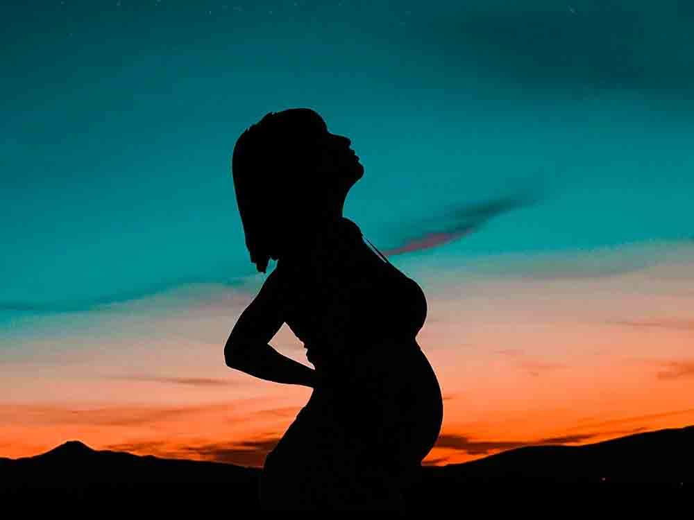 Tipp: So kommen Schwangere besser durch die Sommerhitze 2022