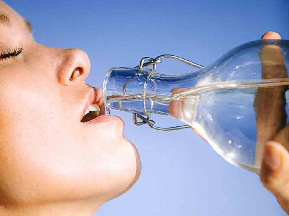 Kein Durst? So beugen Sie Flüssigkeitsmangel vor, gerade ältere Menschen trinken laut »Senioren Ratgeber« häufig zu wenig