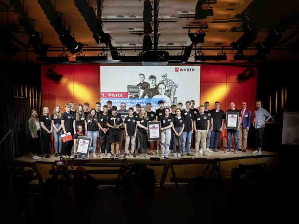Handwerkswettbewerb »Mach was!«: Erster Platz für Sitzmöglichkeit mit Photovoltaikanlage