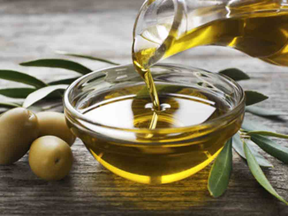Olivenöle aus Spanien: Wie man Olivenöl für mediterranes Flair in der Sommerküche verwendet, Hänchen im Schmortopf
