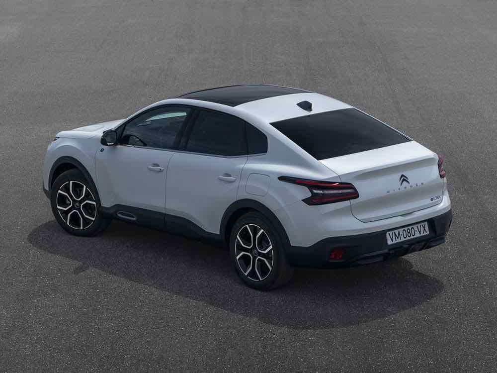 Fordert die Norm heraus, der neue Citroën ë C4 X vereint die Eleganz eines Fließhecks mit der Finesse eines 4 Türers und der Dynamik eines SUV