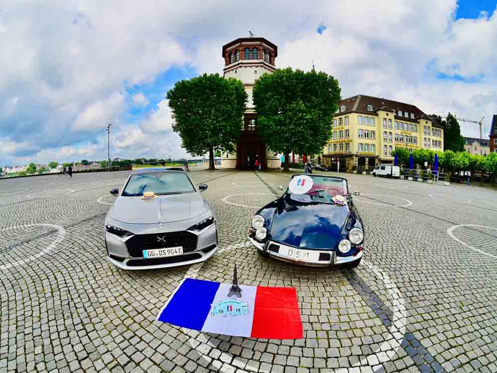 DS 9 E Tense an der Spitze der größten französischen Oldtimer Rallye »Tour de Düsseldorf«
