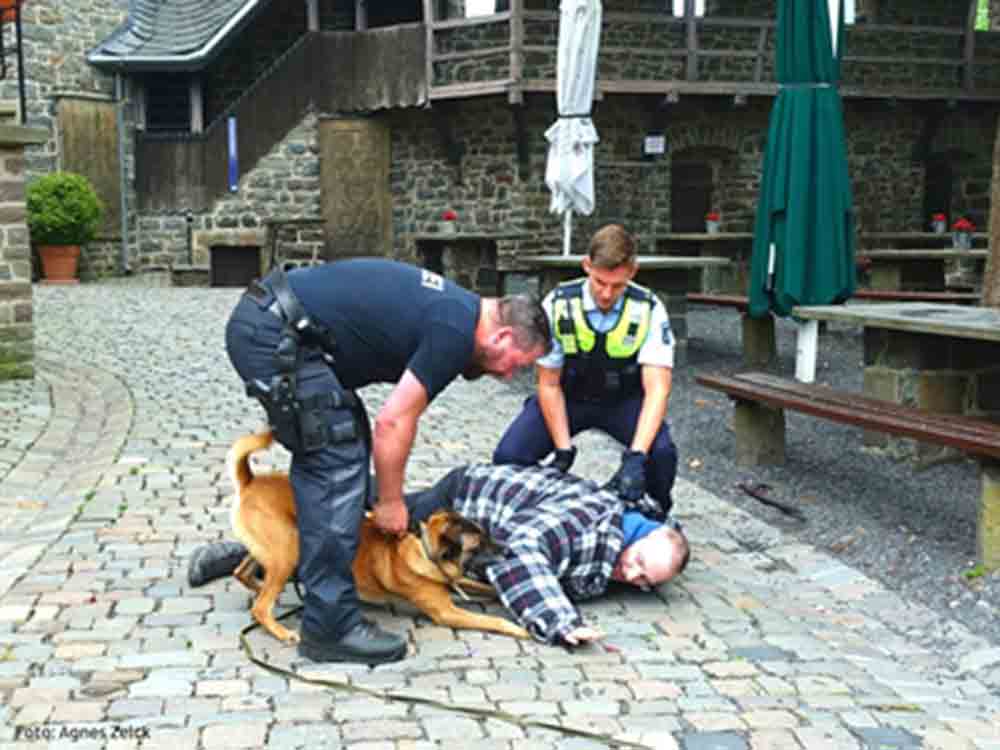 Märkischer Kreis, Dreharbeiten auf Burg Altena, Polizeihunde auf Verbrecherjagd