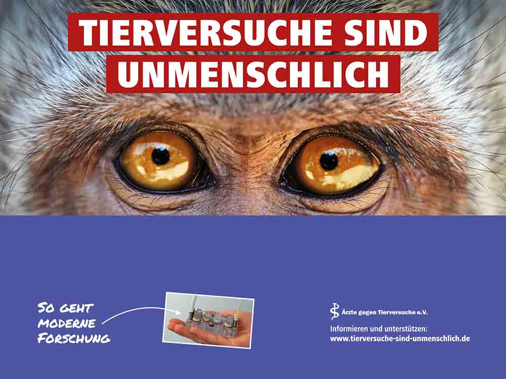 Tierversuche sind unmenschlich, Ärzte gegen Tierversuche plakatieren Friedrichstraße in Berlin