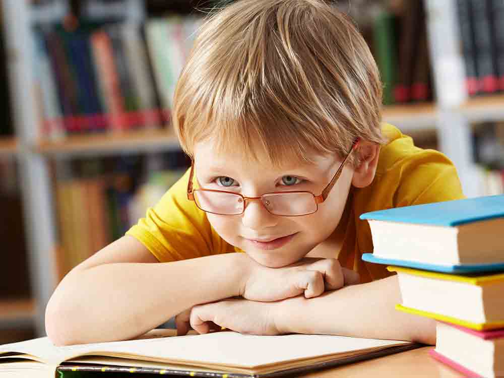 Zum Schulbeginn 2022 die Sehstärke im Auge behalten, jeder 10. Grundschüler im Kreis Gütersloh trägt eine Brille