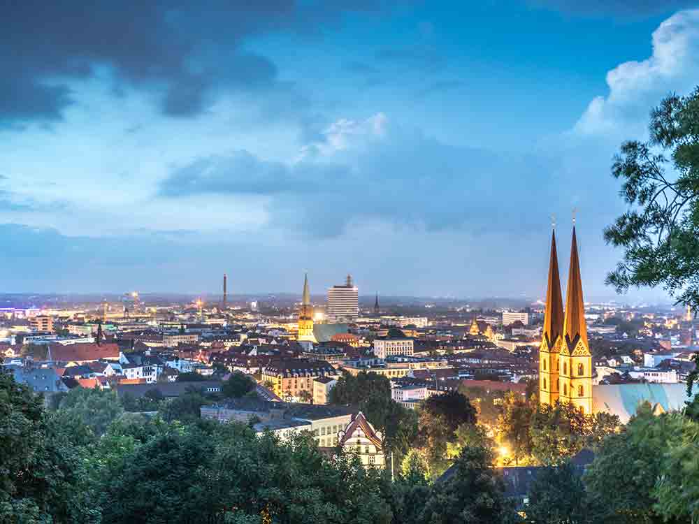 Steigende Übernachtungszahlen in Bielefeld, deutliches Plus im Vergleich zu den beiden Vorjahren, August 2022