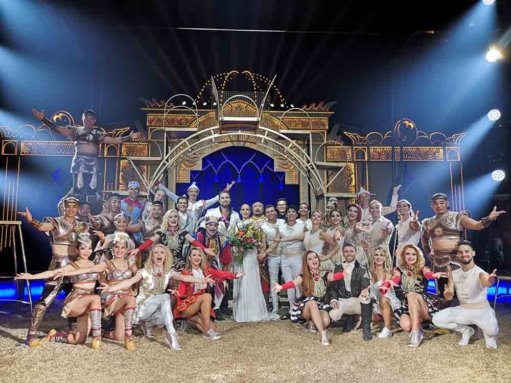 Circus Kunst neu geträumt. Circus Krone feiert umjubelte Premiere in Hannover, die wahren Stars in der Manege, Neuproduktion der Erfolgsshow Mandana