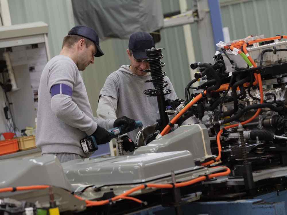 Behind the Scenes, Produktion der elektrifizierten Modelle von Peugeot