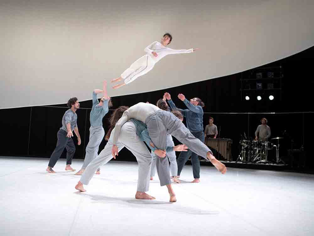 Gütersloh, Made of Space, hochdynamischer Tanz mit Live Musik im Theater Gütersloh