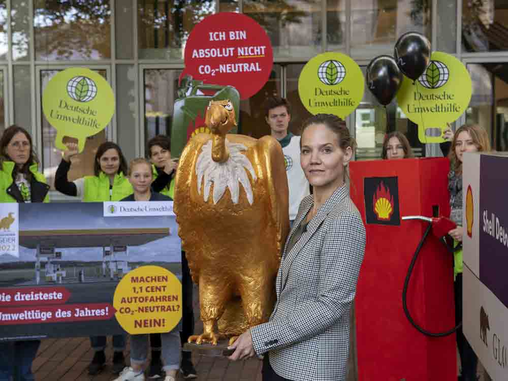 Deutsche Umwelthilfe verleiht Shell Goldenen Geier für die dreisteste Umweltlüge 2022, vermeintlicher CO2 Ausgleich für 1,1 Cent pro Liter Sprit